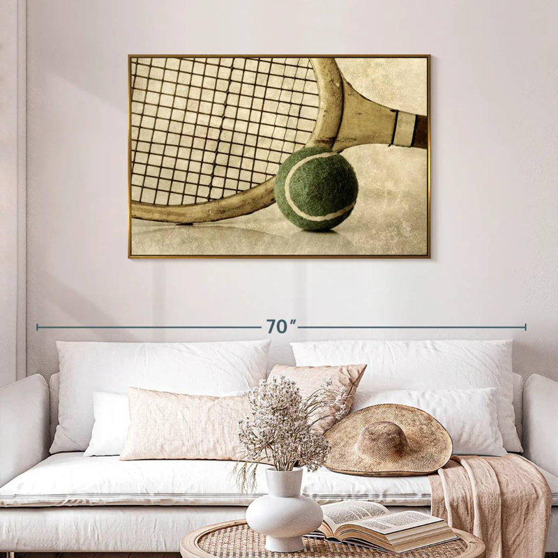 Vieille raquette et balle de tennis, Cadre flottant doré, 43 po x 29 po