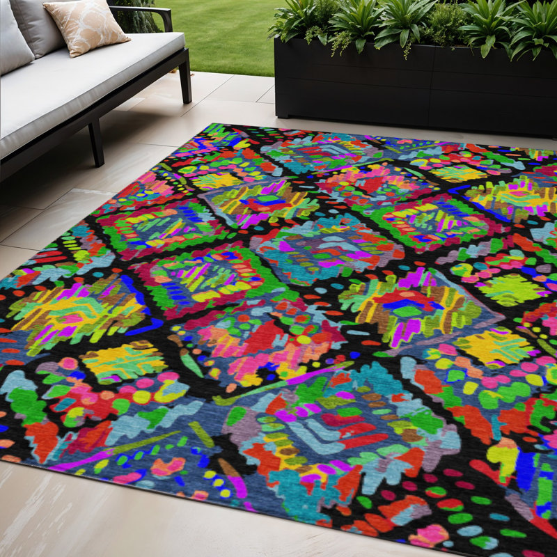 Tapis extérieur lavable à motif géométrique noir, jaune et vert 5 pi x 8 pi