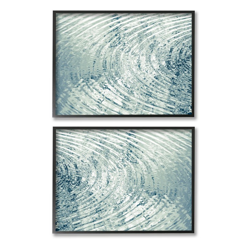 «Symmetric Ripples in Water Blue Light Reflection» par Maggie Olsen - ensemble de 2 photographies, H 20 po x l 16 po