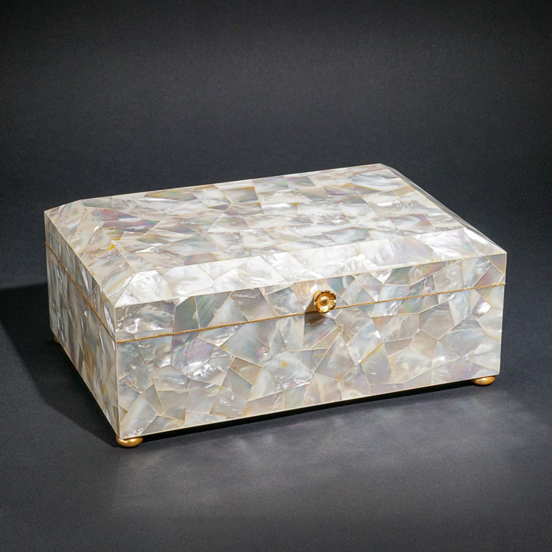 Véritable grande boîte à bijoux en nacre