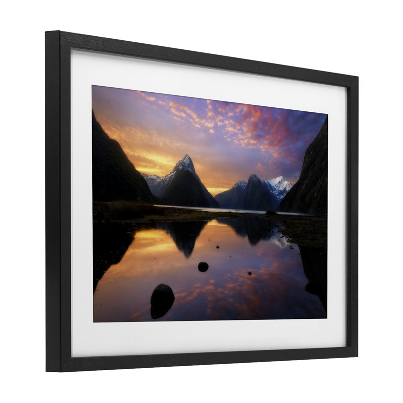 «Milford Sound Sunset», reproduction encadrée sous verre, conception de Lincoln Harrison, H 14 po x l 20 po