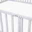 Lit simple en métal avec clôture et porte, blanc