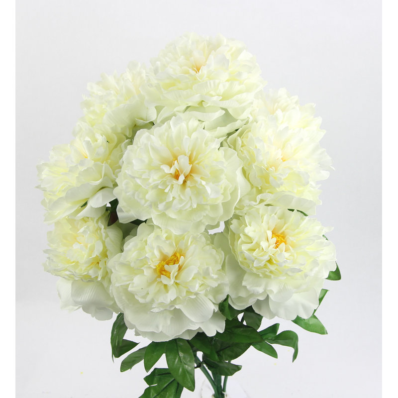 Arrangement floral de pivoines artificielles dans un vase, Crème