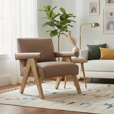 Fauteuil moderne en similicuir avec une structure en A distinctive, offrant un confort contemporain et un accent élégant pour votre espace.
