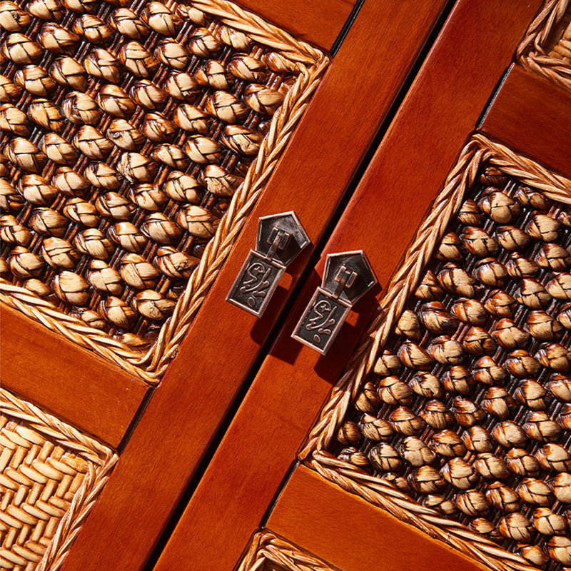 Armoire d'appoint avec rangement à trois portes en hêtre et rotin