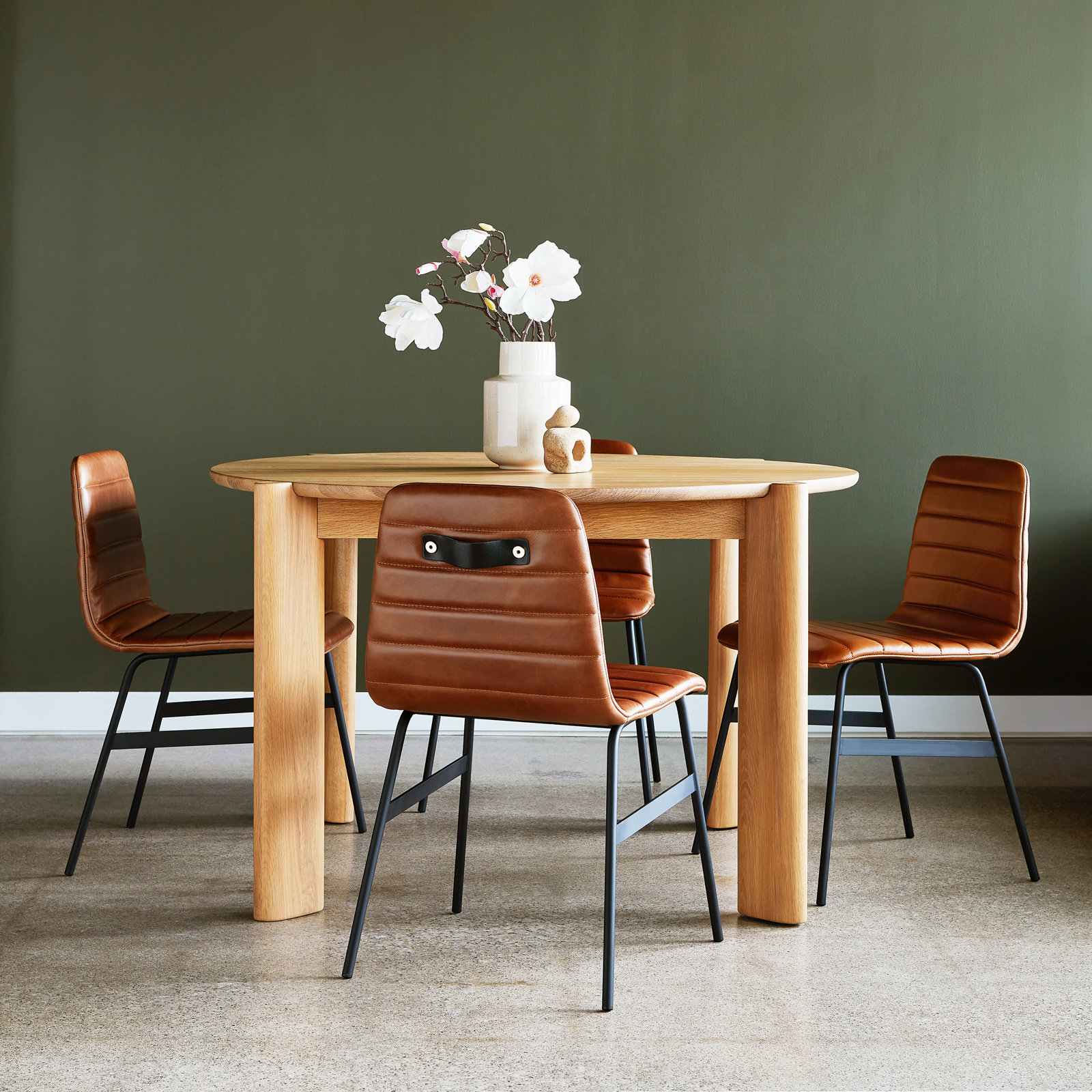 Bancroft 47'' Round Dining Table, White Oak