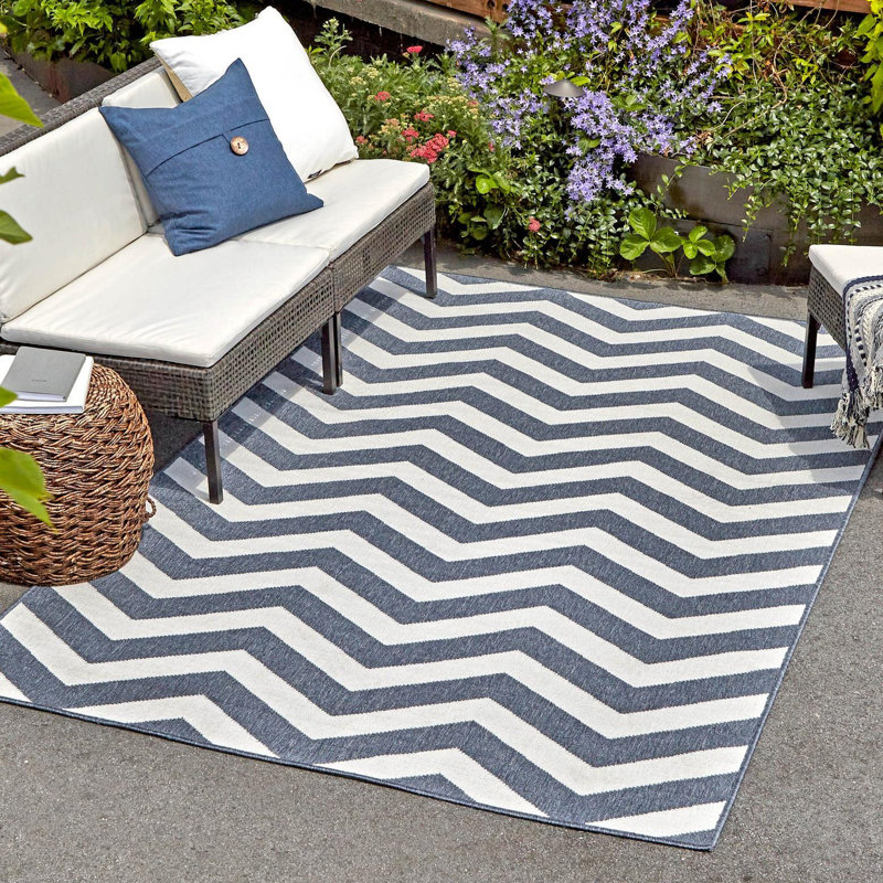 Tapis intérieur / extérieur bleu marine Arella, Rectangle 4 pi x 6 pi