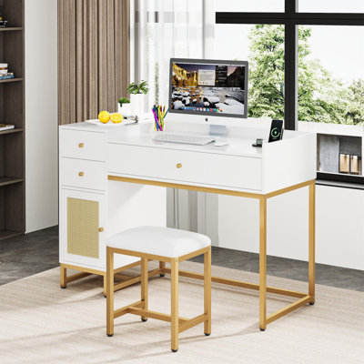 Daeja Vanity