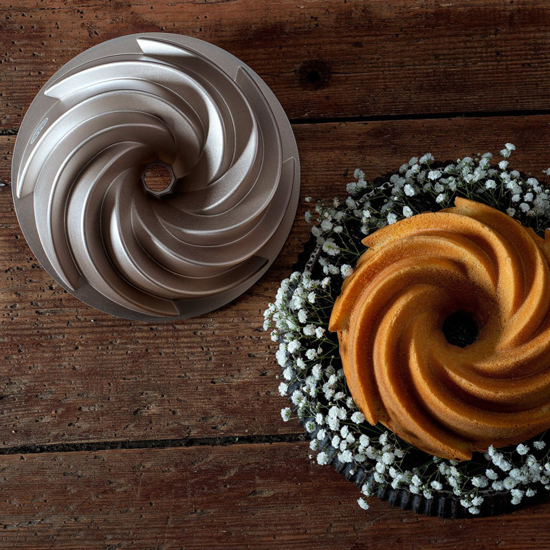 Dr. Oetker Fluted Cake Pan