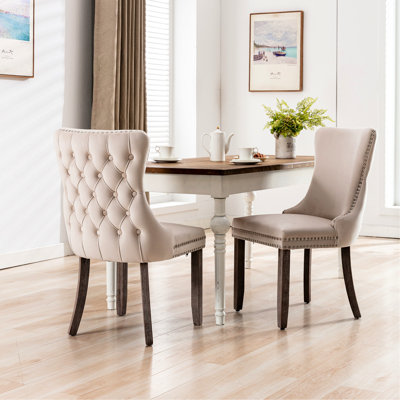 Chaises de salle à manger rembourrées beiges 2 pièces Bois massif. Haut dossier confortable. Coussin rembourré en mousse. Chevilles réglables. Base en bois Sw8809bg.