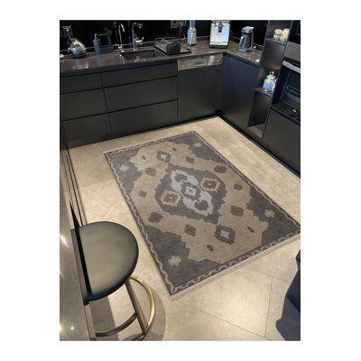 Tapis décoratif lavable à la machine à motif frangé et à motif traditionnel beige