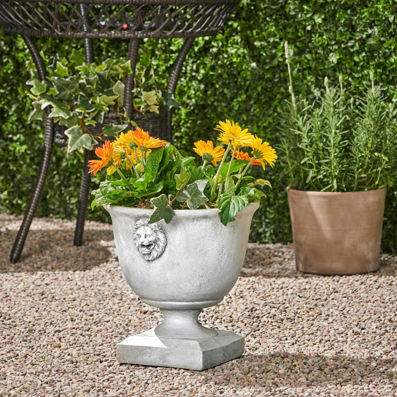 JARDINIER À JARDIN