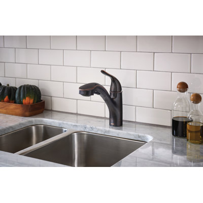 Robinet de cuisine à poignée simple Moen Brecklyn avec technologie Power Clean