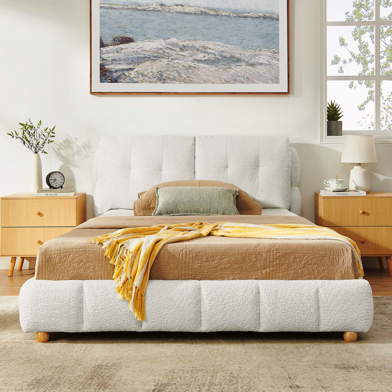 Lit plateforme grand en tissu crème crème, cadre rembourré doux avec des pieds en bois massif, aucun sommier tapissier nécessaire
