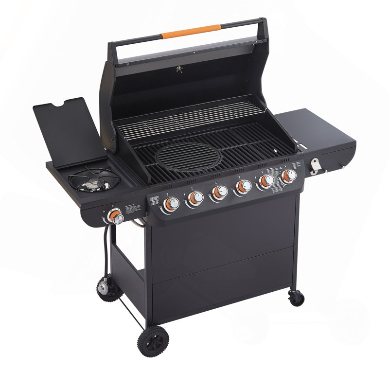 Barbecue à gaz propane 6 brûleurs de 55 pouces avec brûleur latéral de 12 000 BTU, grilles de cuisson en fonte, tablette latérale et roulettes verrouillables pour terrasse et jardin.