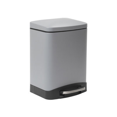 Yeung Plastic Step On Kitchen Trash Can