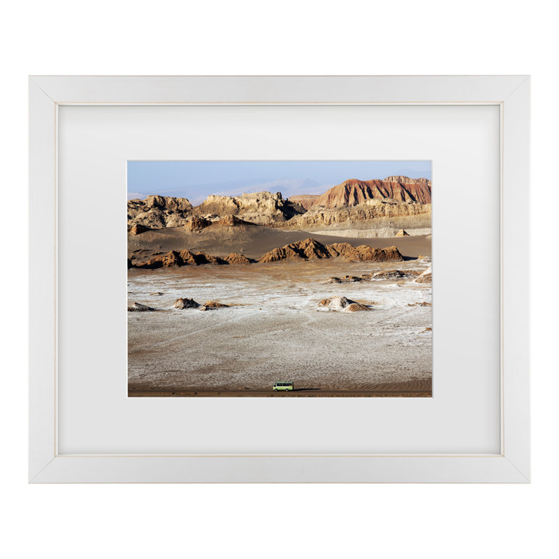 Art encadré Alessio Trerotoli Moon Valley, H 18 po x l 22 po, Blanc