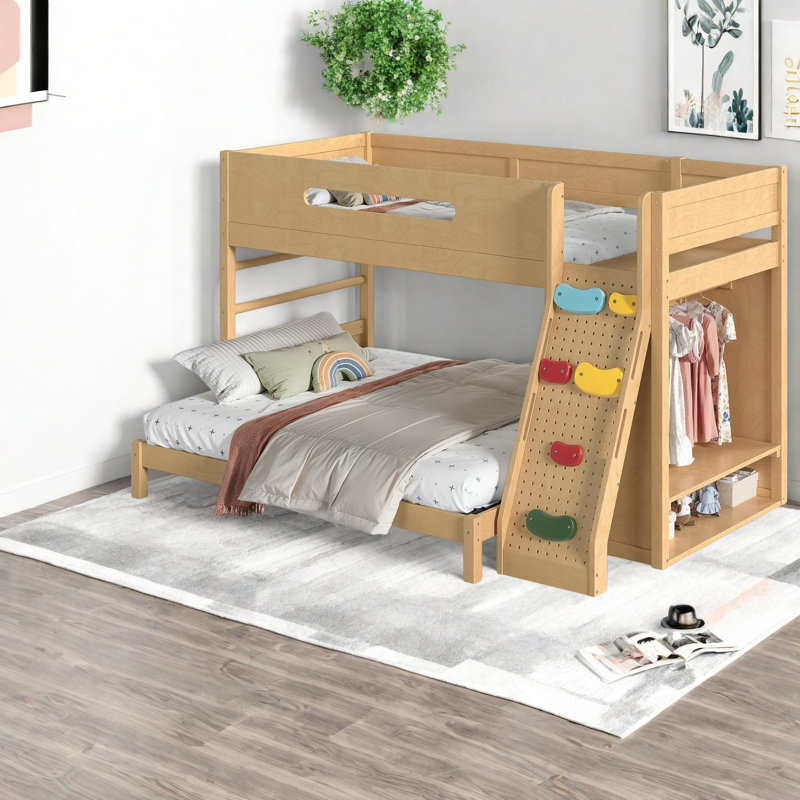 Lits avec rangement, lit simple TG au-dessus d'un grand lit en bois, maison familiale moderne