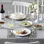 Service de table 16 pièces en porcelaine fine à bordure dorée pour 4 personnes, assiettes et bols à soupe classiques, idéal pour les repas formels et les cadeaux.