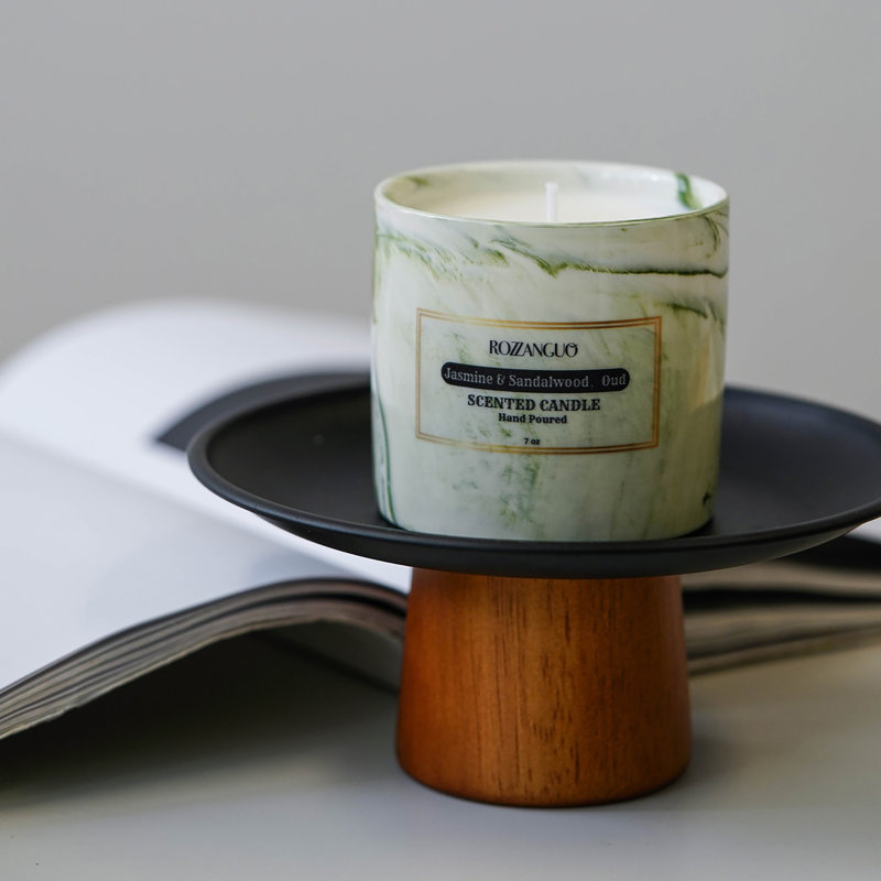 Bougie en céramique coulée à la main jasmin vert et bois de santal