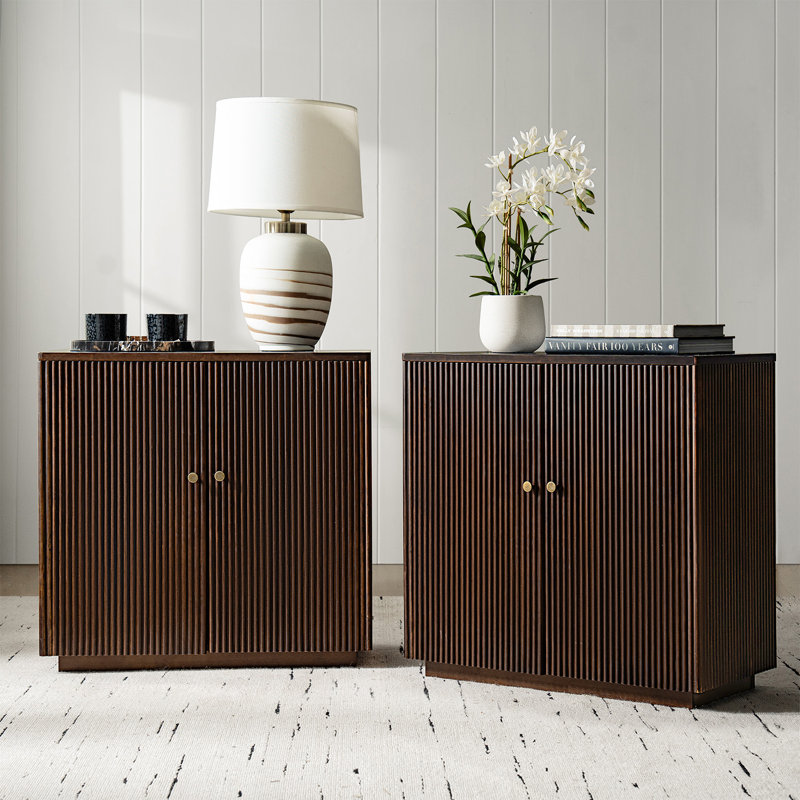 Buffet décoratif en bois massif à 2 portes Martha Modern, Noyer