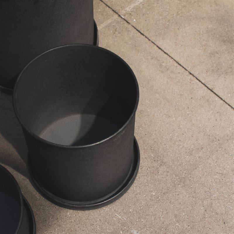 Metal Table Vase, Black