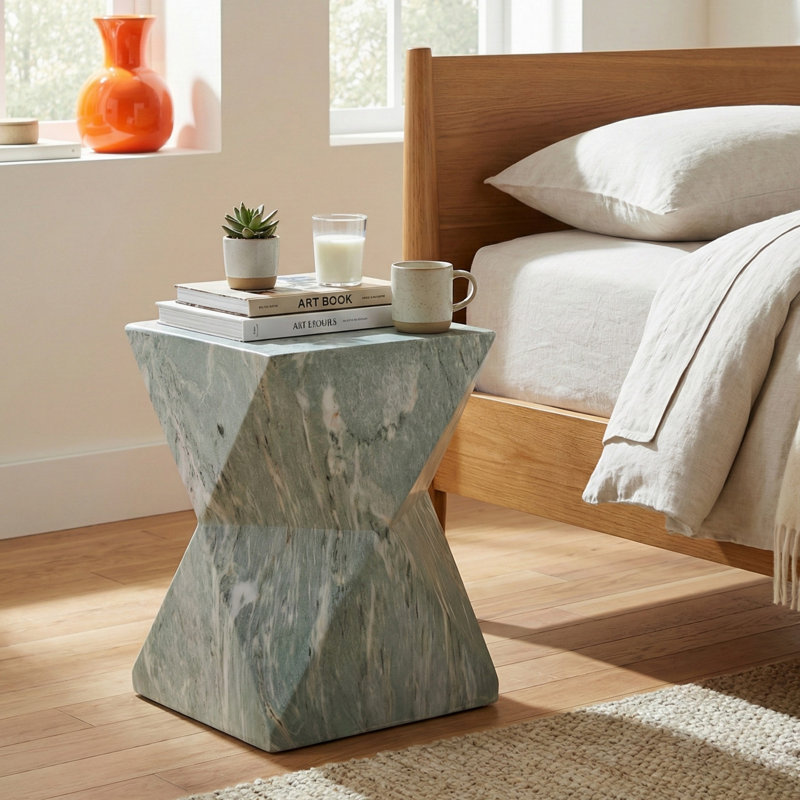 Table d'appoint géométrique moderne avec finition en faux marbre EOS de 18,5 po de hauteur Eos, Marbre vert