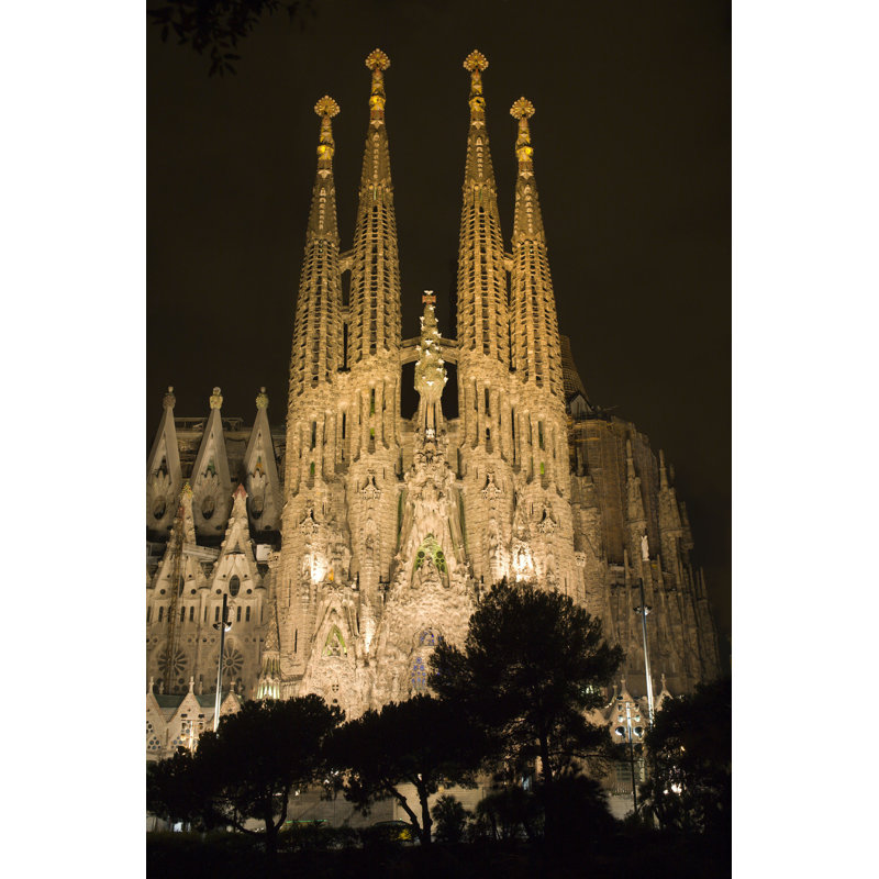 Sagrada Familia la nuit, Barcelone, H 18 po x l 12 po