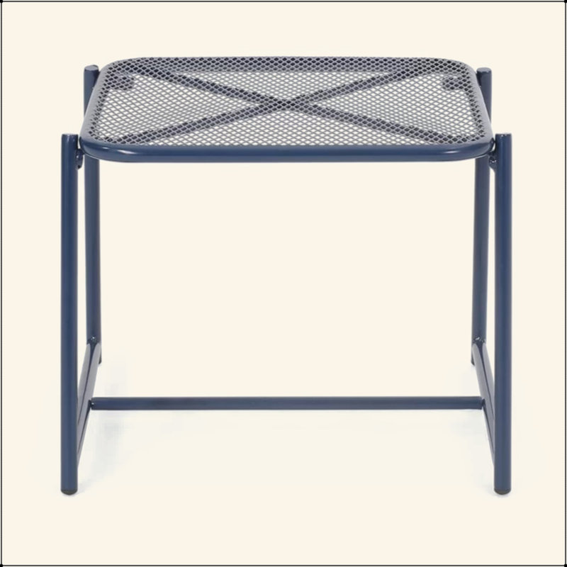 Charmante table d'appoint d'extérieur au design innovant pour des espaces élégants