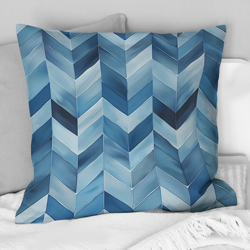 Coussin décoratif blanc à motif à chevrons blanc et bleu, H 18 po x l 18 po