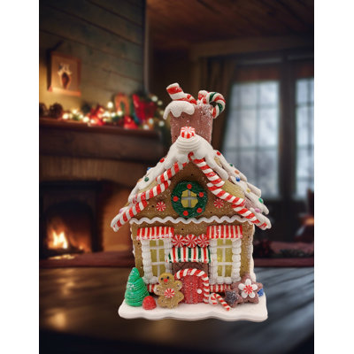 Maison de bonbons en pain d'épice de Noël.  Décoration festive F07-N2-21-KA605A