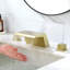 Robinet de salle de bain à large entraxe-67081327