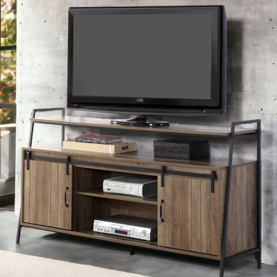 Porte de grange coulissante pour téléviseur de 60 pouces en chêne rustique et métal noir, 6 espaces de rangement, 1 compartiment ouvert, espace de 50 à 59 pouces dans les espaces de vie avec cadre en métal, rangement, compartiments, tablette, principale