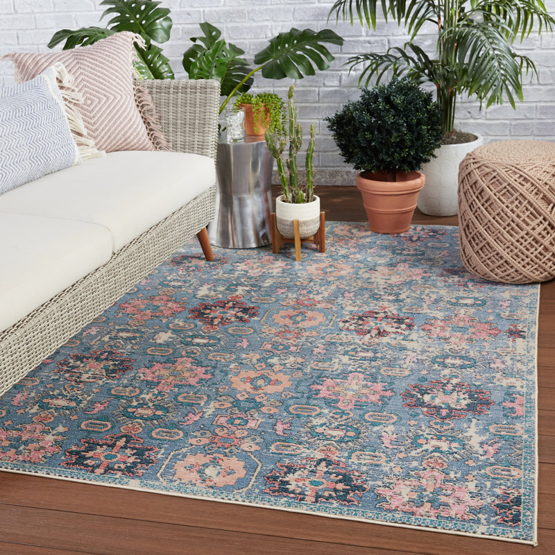 Tapis d'intérieur floral Forand, Rectangle 5 pi x 7 pi 3 po