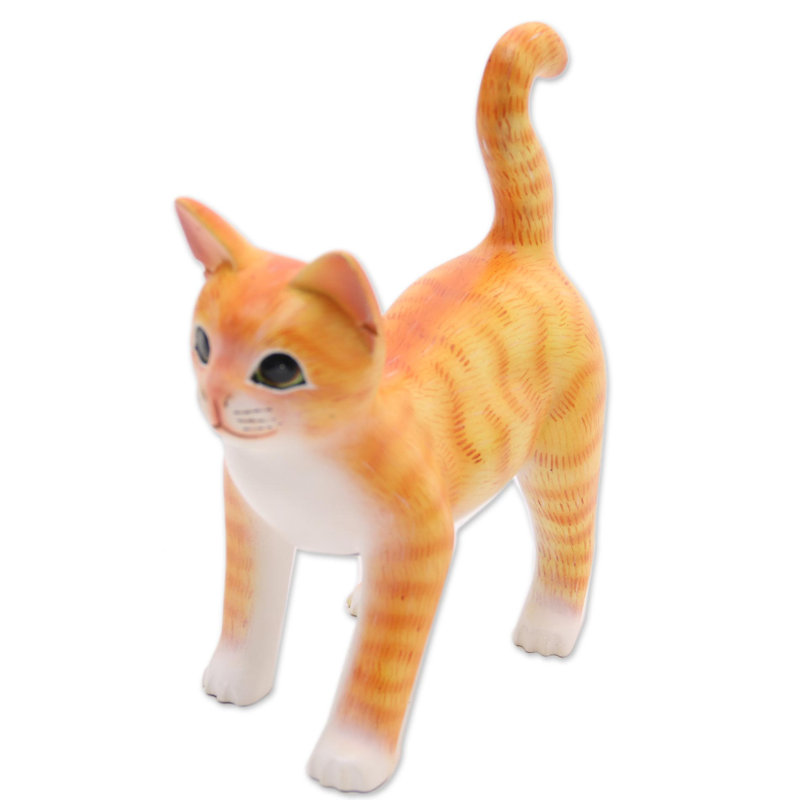 Figurine chat en bois curieux Strinko