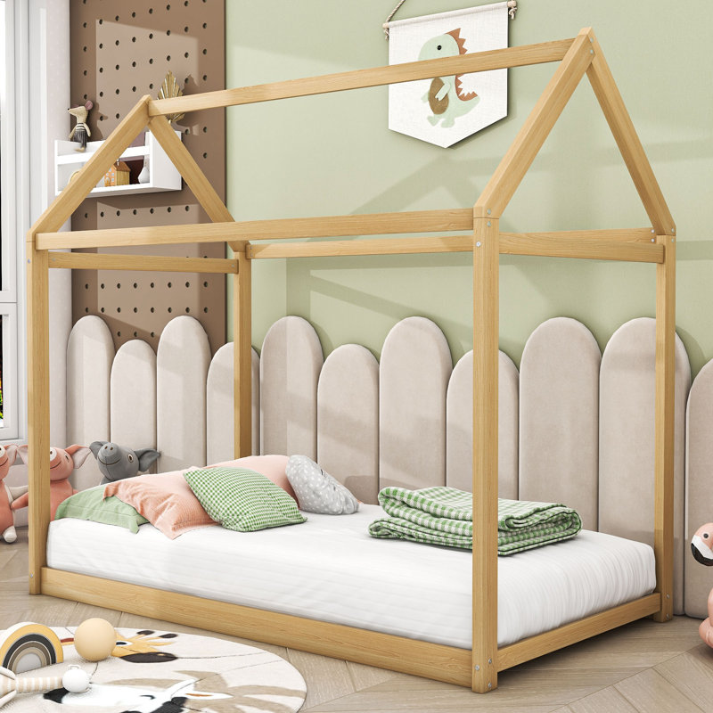Lit simple en bois