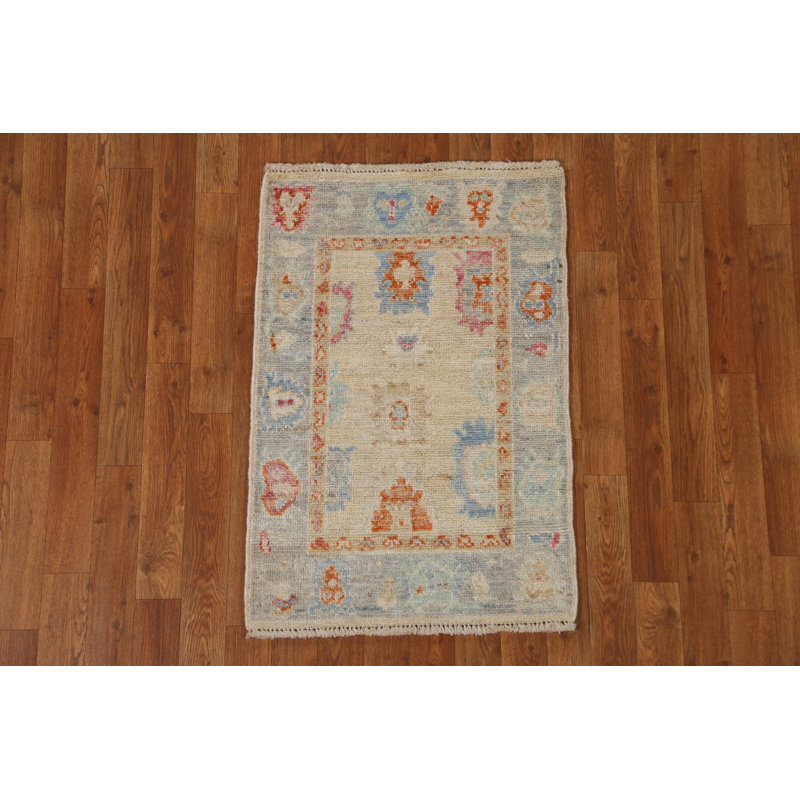 Tapis unique beige et ivoire 2 pi 11 po x 2 pi 0 po