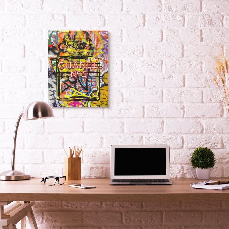 «Fashion Designer Graffiti Neon Lights», impression, Toile tendue, H 30 po x l 24 po