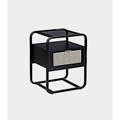 Charmante table d'appoint en métal et en verre avec insert en rotin pour des espaces élégants