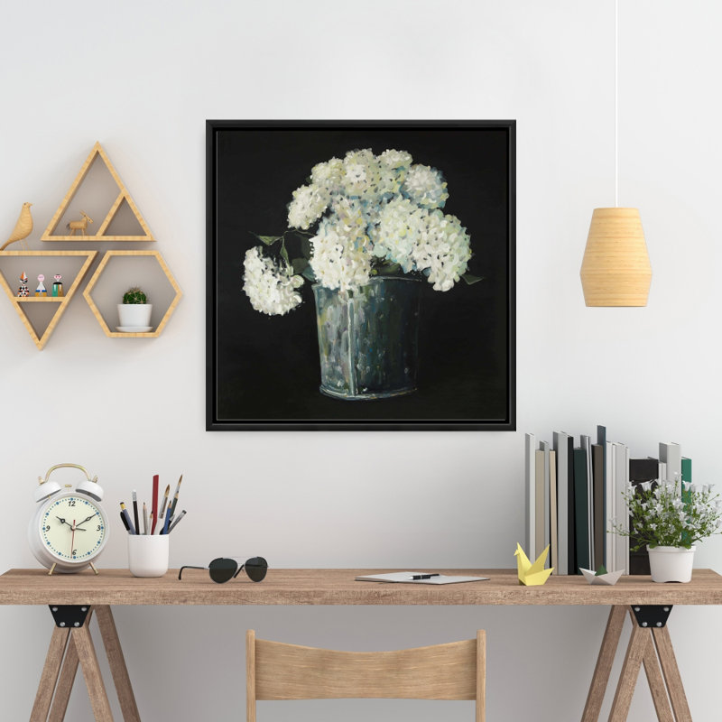 " White Hydrangea Flowers "