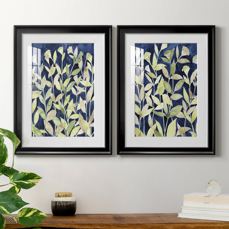 «Indigo Blooming Night I», reproduction encadrée de qualité supérieure - prête à être accrochée, Noir