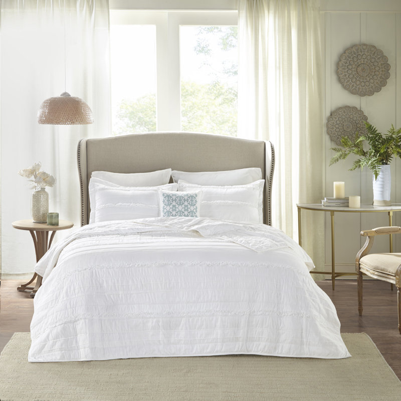 Elegant Full/Queen White Microfiber Quilt Set with Reversible Ruffle Design