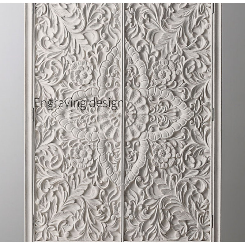 Armoire classique et rétro sculptée