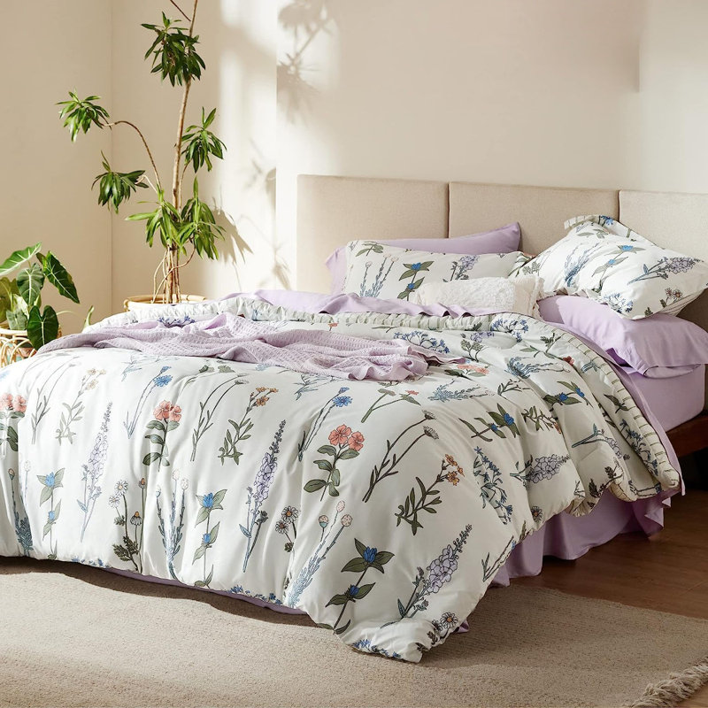 Floral Comforter, Queen Comforter + 2 Standard Shams