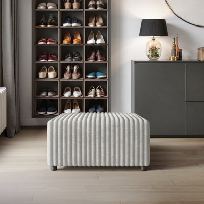 Repose-pieds en velours gris clair