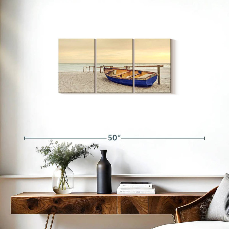 Bateau Mehar à la plage, H 15 po x l 32 po