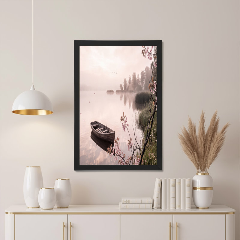 «Pink Cherry Blossoms» encadrant un bateau en bois sur un lac brumeux, H 18 po x l 24 po