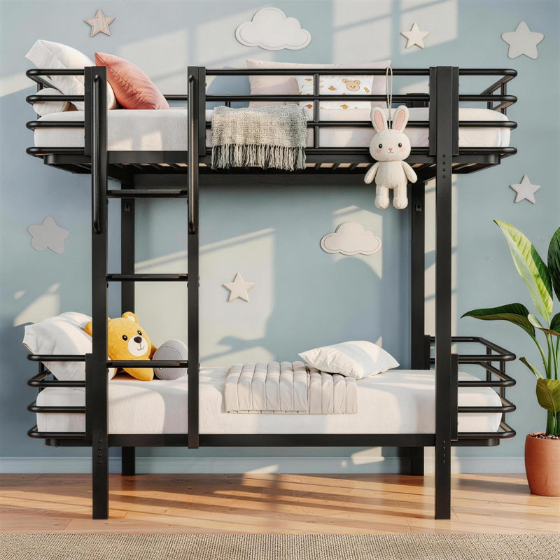 Structure de lit superposé simple au-dessus d'un lit simple en métal courbé, lit superposé robuste avec garde-corps de sécurité, échelle robuste avec de larges marches, mobilier de chambre peu encombrant