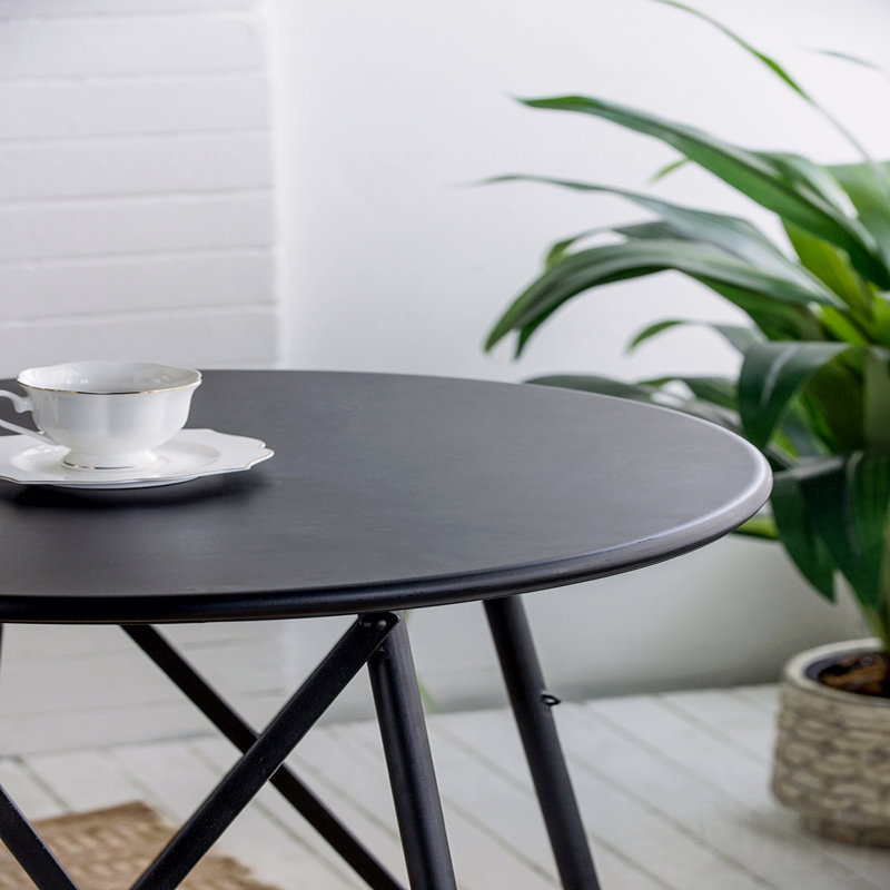 Table d'appoint et deux sièges