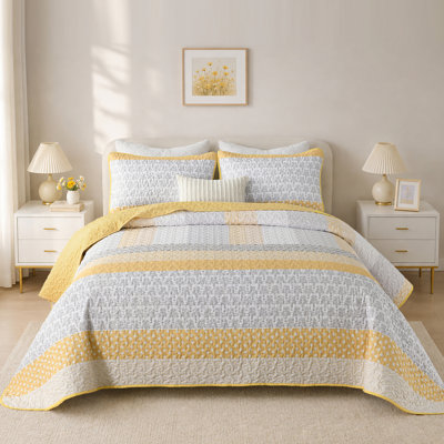 3-Piece Bohemian Stripe Quilt Set Lightweight Microfiber All Season
